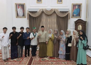 Wabup Hairan Gelar Buka Puasa Bersama Awak Media dan HMI Cabang Tanjab Barat