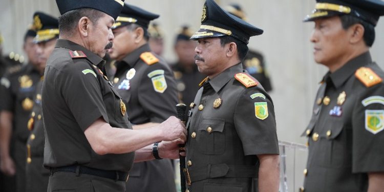 Jaksa Agung Lantik 5 Kepala Kejaksaan Tinggi dan 1 Kepala Biro
