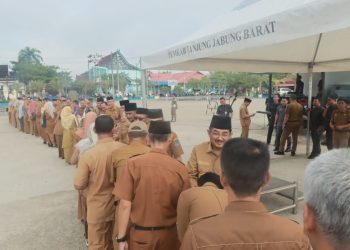 Bupati Tanjab Barat Pimpin Apel Gabungan ASN dan Non ASN Pasca Cuti Lebaran Idul Fitri