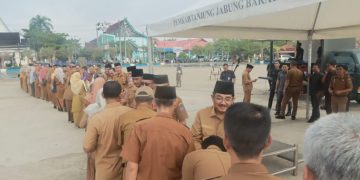 Bupati Tanjab Barat Pimpin Apel Gabungan ASN dan Non ASN Pasca Cuti Lebaran Idul Fitri