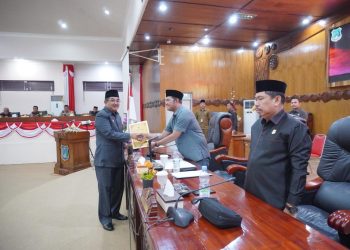 Bupati Tanjab Barat Ikuti Rapat Paripurna Ketiga DPRD