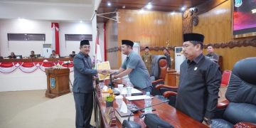 Bupati Tanjab Barat Ikuti Rapat Paripurna Ketiga DPRD