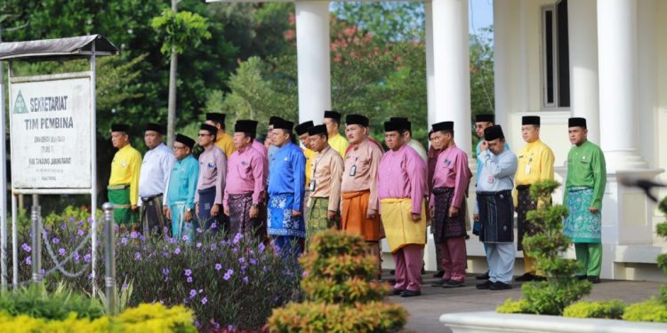 Pemkab Tanjab Barat Gelar Upacara Peringatan Hardiknas 2024