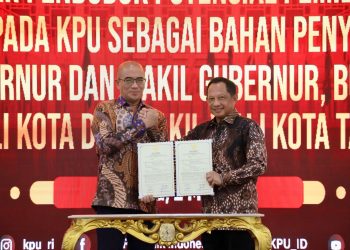 Kemendagri Serahkan DP4 kepada KPU sebagai Bahan Penyusunan DPT Pilkada Serentak 2024 