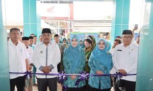 Bupati Tanjab Barat Didampingi Ketua TP-PKK Resmikan Gedung Baru Sekretariat TP-PKK