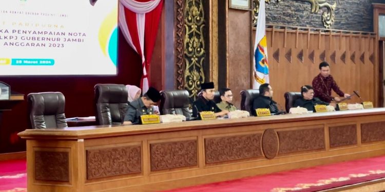Edi Purwanto Pimpin Rapat Paripurna Penyampaian LKPJ Gubernur Jambi tahun anggaran 2023