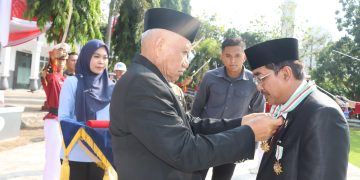 Membangun Aparatur Berintegritas, Bupati Tanjab Barat Raih Bintang Astha Brata