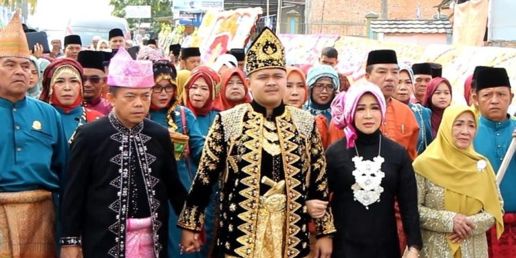Gubernur Jambi Gelar Resepsi Pernikahan Pasangan Rifaldi-Marisya, Diwarnai Prosesi Adat ‘Ulo Anta’