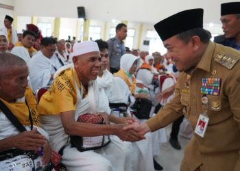 Lepas JCH Kloter 23, Gubernur Al Haris: Pemprov Jambi Komitmen Berikan yang Terbaik Bagi Jemaah