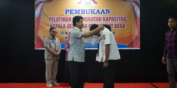 Pj Bupati Raden Najmi Secara Resmi Buka Pelatihan Peningkatan Kapasitas Kades dan Perangkat Desa se-Kecamatan Bahar Selatan