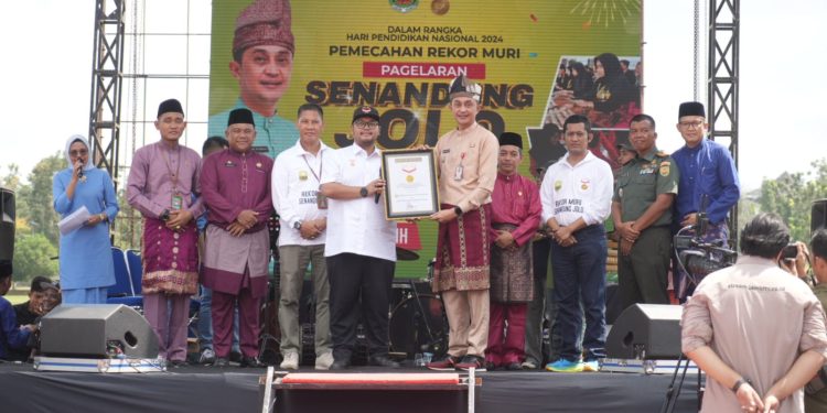 Pemkab Muaro Jambi Terima Penghargaan Rekor Museum Rekor Indonesia (MURI)