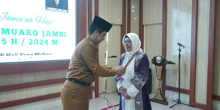 PJ Bupati Raden Najmi Melepas Calon Jemaah Haji Asal Kabupaten Muaro Jambi