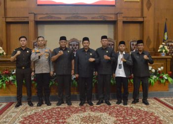 Sekda Muaro Jambi Hartono Hadiri Paripurna Dalam Hal Penyampaian Hasil Reses TA 2024