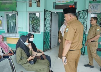 Sekda Budhi Hartono Lakukan Sidak ke Beberapa kantor Dinas dan Puskesmas wilayah Kab. Muaro Jambi