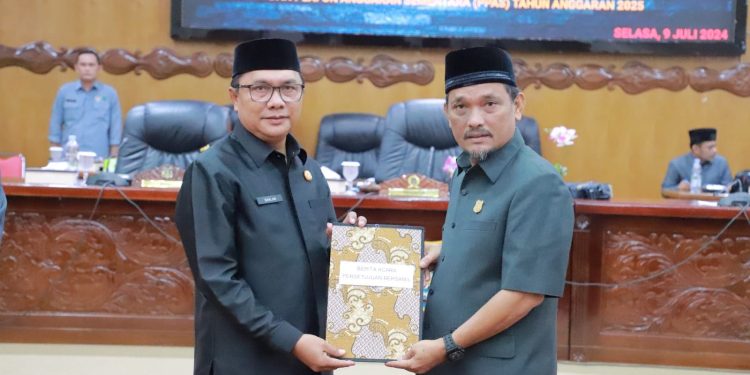 Mewakili Bupati, Pj. Sekda H. Dahlan  Hadiri Rapat Paripurna ke Dua DPRD Kabupaten Tanjab Barat