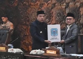 Pj Bupati Merangin Dengarkan Pandangan Umum Fraksi Pada Paripurna DPRD Tentang Ranperda APBD 2023