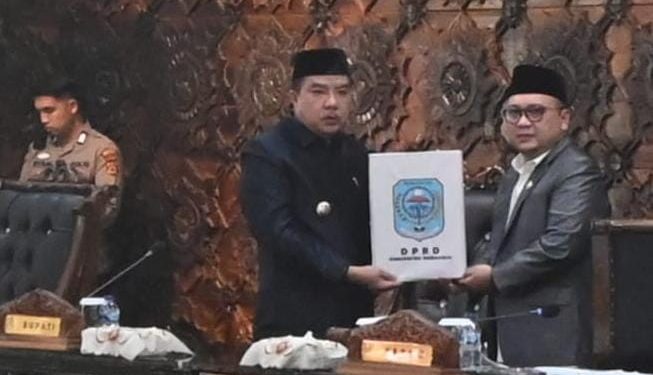 Pj Bupati Merangin Dengarkan Pandangan Umum Fraksi Pada Paripurna DPRD Tentang Ranperda APBD 2023