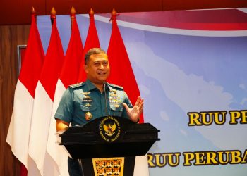 Kababinkum TNI Hadiri Dengar Pendapat Publik RUU Perubahan UU TNI dan RUU Perubahan UU Polri