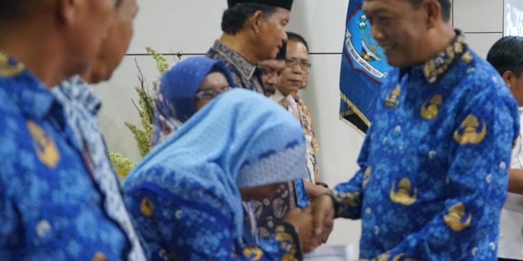 Pemkab Merangin Serahkan Tali Asih Kepada 90 Orang Pensiunan ASN 