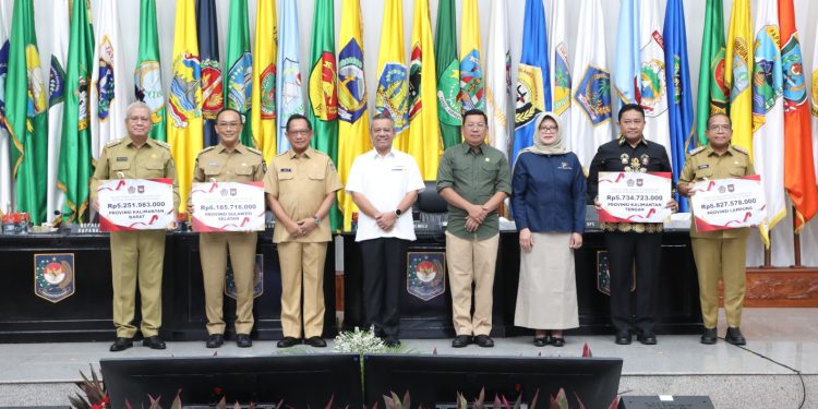 Kemendagri Bersama Kemenkeu Beri Penghargaan Insentif Fiskal kepada 50 Daerah, Ini Daftar Penerima