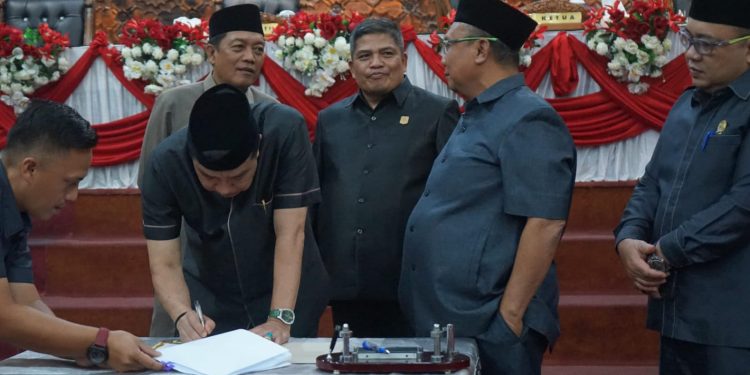 Semua Fraksi Dewan Setuju RAPBD-P Jadi APBD-P 2024 di Sidang Paripurna DPRD Merangin