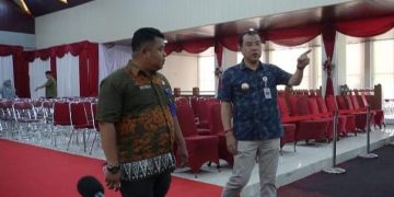 Pj Bupati H Mukti didampingi Plt Sekwan Pantau Persiapan Pelantikan 35 Anggota DPRD Merangin 2024-2029