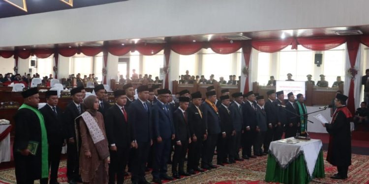 35 Orang Anggota DPRD Merangin 2024-2029  Diambil Sumpah dan Janji