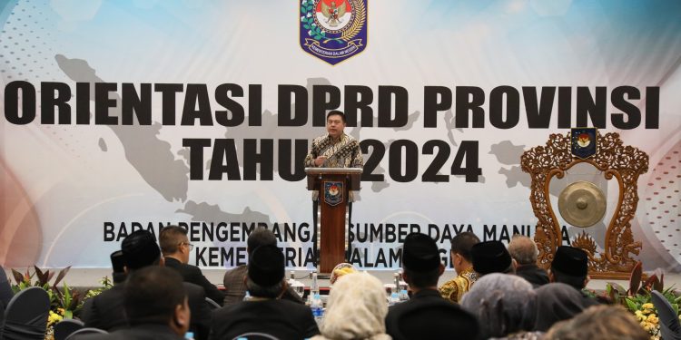 Plt. Sekjen Kemendagri Beri Pembekalan Anggota DPRD Provinsi Hasil Pileg 2024, Ini yang Disampaikan 