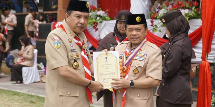 Pj Bupati Merangin H Mukti Terima Lencana Pancawarsa III dari Gubernur Jambi 