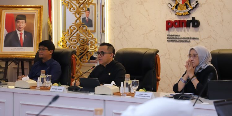 Menteri PANRB Pastikan Kelancaran Seleksi CASN 2024, BKN  menyediakan Pusat Bantuan Calon Pelamar melalui https://helpdesk sscasn.bkn.go.id/ 