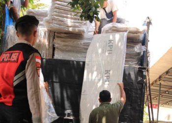 Ribuan Bilik Suara Pilkada 2024 Tiba di KPU Muaro Jambi