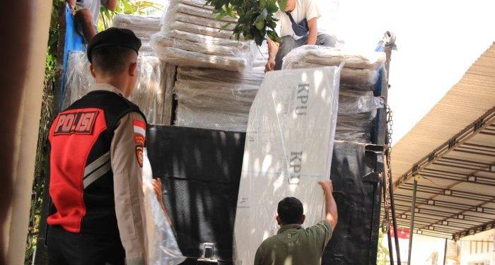 Ribuan Bilik Suara Pilkada 2024 Tiba di KPU Muaro Jambi