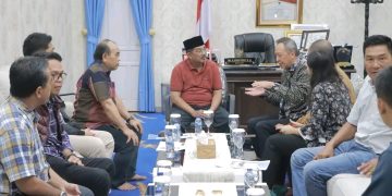 Bupati Tanjab Barat Terima Kunjungan Calon Investor Jepang Bahas Potensi Perikanan Udang Mantis