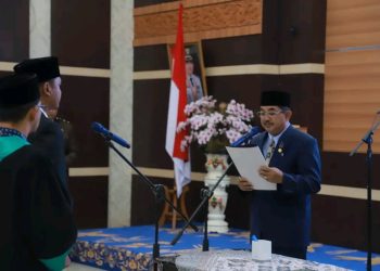 Bupati Tanjab Barat Lantik Hermansyah Sebagai Sekda Definitif