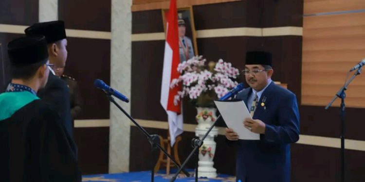 Bupati Tanjab Barat Lantik Hermansyah Sebagai Sekda Definitif