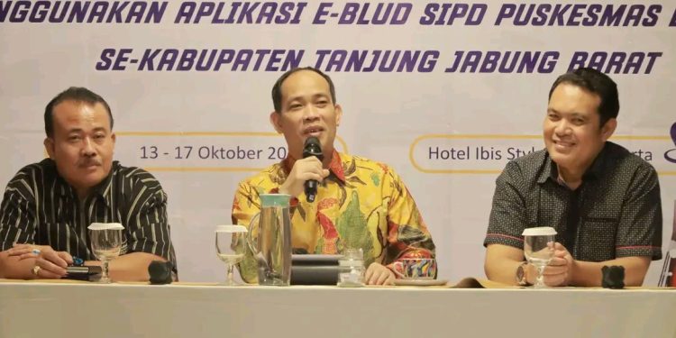 Bimtek E-BLUD Puskesmas dan Rumah Sakit Dipastikan Diikuti Peserta, Pjs. Bupati Mengecek Kehadiran Satu per Satu