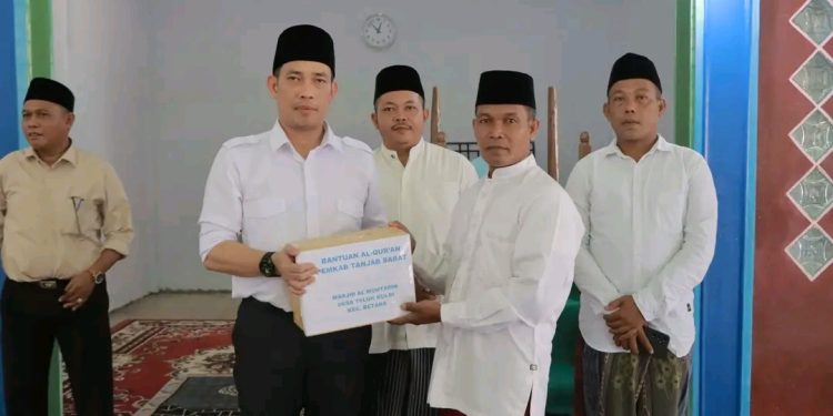 Pjs. Bupati Tanjab Barat Laksanakan Kunjungan Kerja dan Safari Jumat di Desa Teluk Kulbi