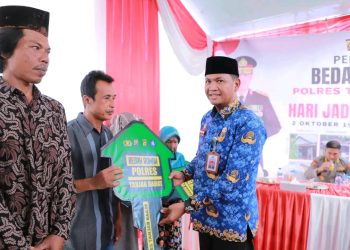 Sekda Tanjab Barat Hadiri Peresmian Bedah Rumah dalam Rangka HUT Polda Jambi ke-28