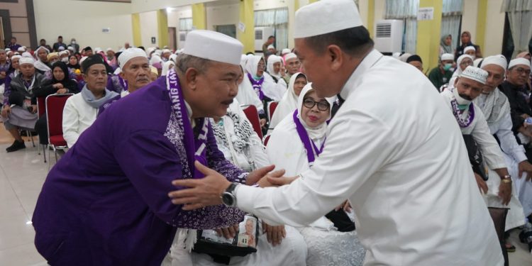Gubernur Al Haris Sambut Kepulangan 444 Jemaah Haji Jambi Kloter 27, Sampaikan Terima Kasih Kepada Petugas Haji Yang Mendampingi