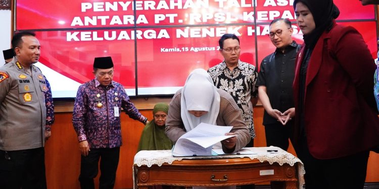 Al Haris: Pemprov Fasilitasi Pemberian Tali Asih Kepada Keluarga Nenek Hapsah
