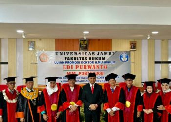 Ketua DPRD Jambi Resmi Bergelar Doktor dengan Predikat Cumlaude