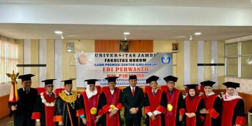 Ketua DPRD Jambi Resmi Bergelar Doktor dengan Predikat Cumlaude