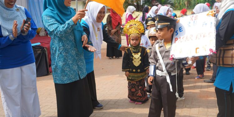 Pawai Himpaudi Hari Anak 2024 dilepas Bunda Paud Merangin