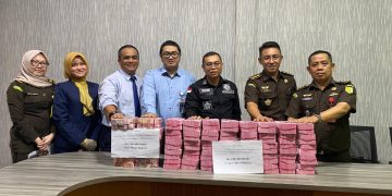 Kejaksaan Negeri Jambi Menerima Titipan Uang Pengganti dari 2 Terdakwa Akuisisi PT. MAJI oleh PTPN VI Tahun 2012