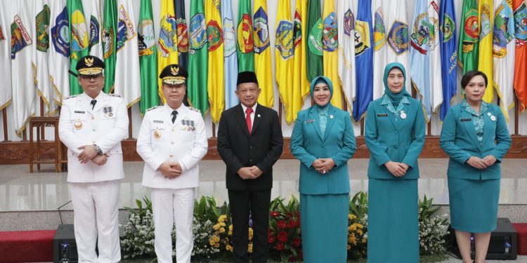 Mendagri Lantik Penjabat Gubernur Jakarta Teguh Setyabudi dan Papua Tengah Anwar Harun Damanik
