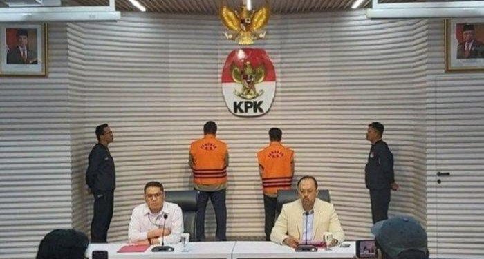 KPK Tahan 2 Tersangka Kasus Korupsi APD Covid-19 Kemenkes