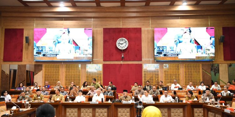 Mendikdasmen Abdul Mu’ti  Paparkan Enam Program Prioritas di Rapat Perdana dengan Komisi X DPR Ri