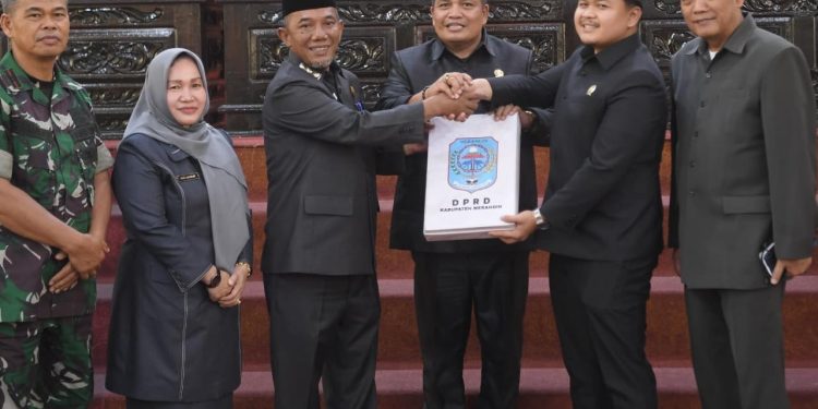 DPRD Merangin Gelar Rapat Paripurna Dengarkan Pj Bupati  Sampaikan Ranperda APBD 2025