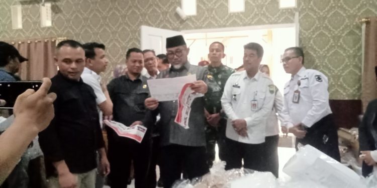 Pjs. Gubernur Sudirman Sidak Persiapan Logistik Jelang Pilkada di KPU Muaro Jambi