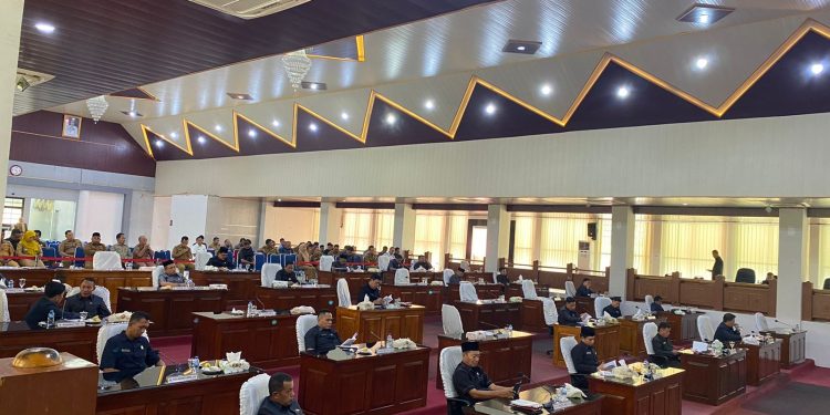 DPRD Merangin Gelar Rapat Paripurna, Dengarkan Pj Bupati Sampaikan Jawaban Atas Pandangan Fraksi-fraksi Terhadap Nota Keuangan RAPBD 2025 